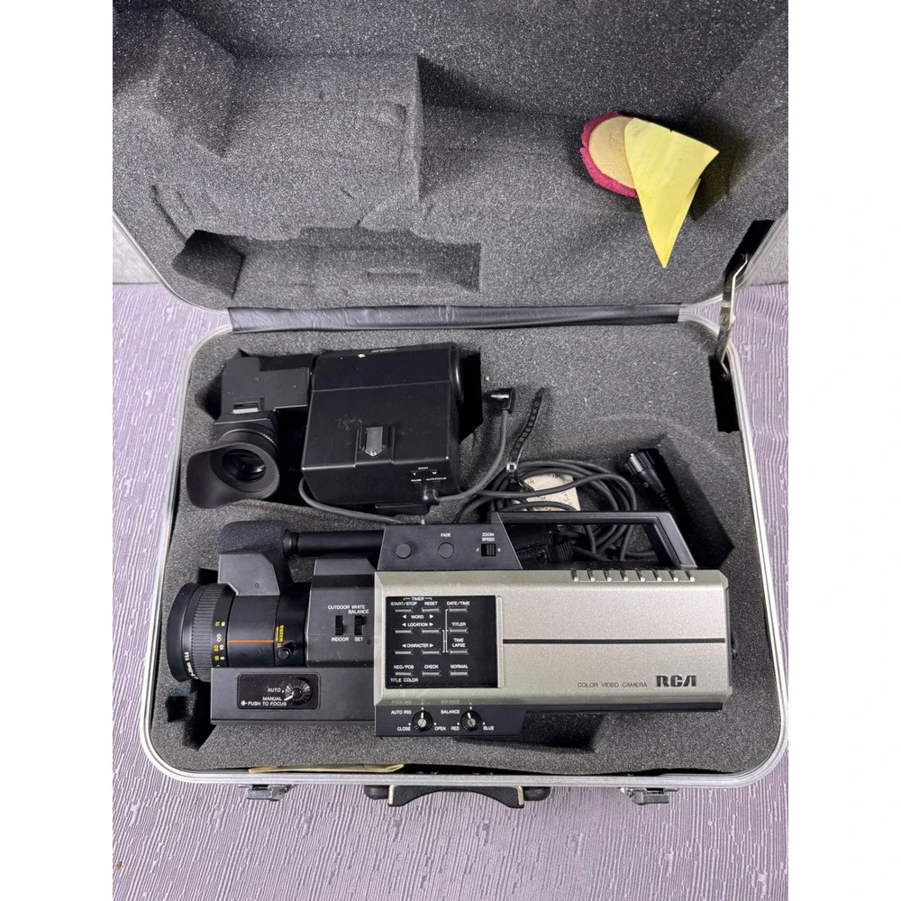 Vintage 1984 RCA Color Video Camera Autofocus with Electronic Viewfinder & Case
